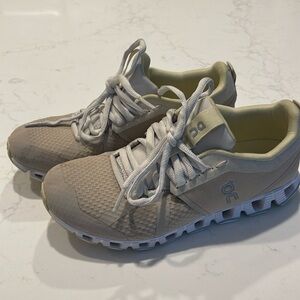 On Cloud   shoe size 6.5